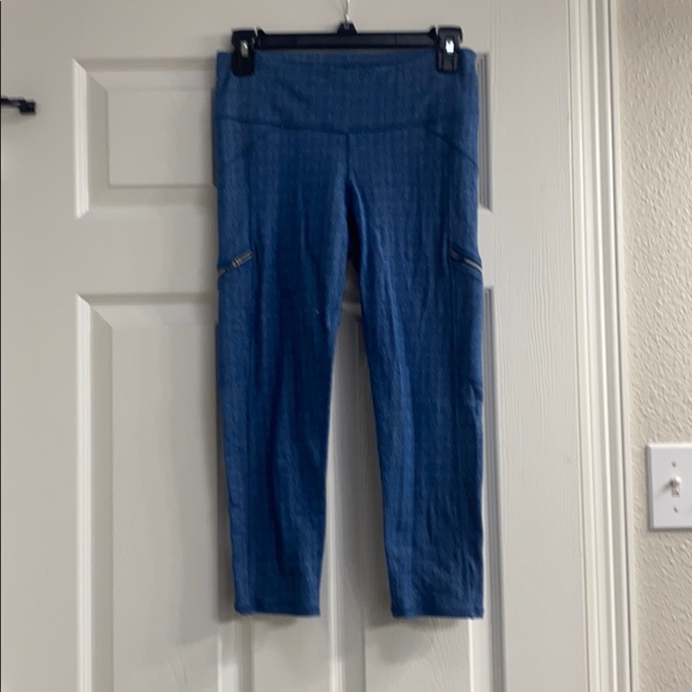 Athleta medium with two zip pockets
